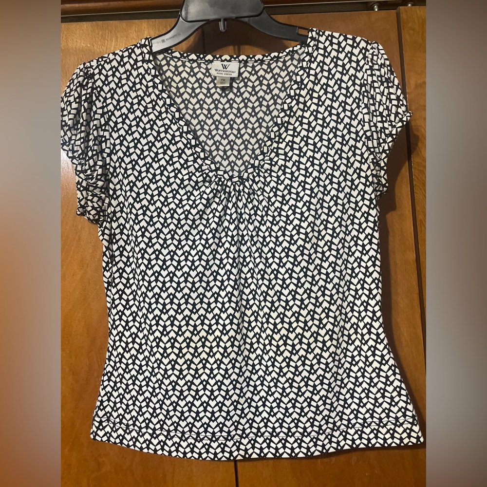 Worthington Black and White Geometric Blouse